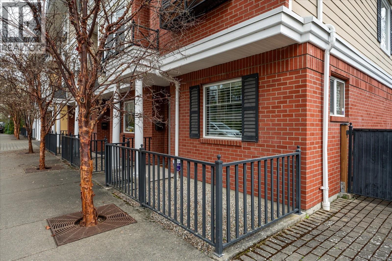 #101 50 MILL ST - Image 2