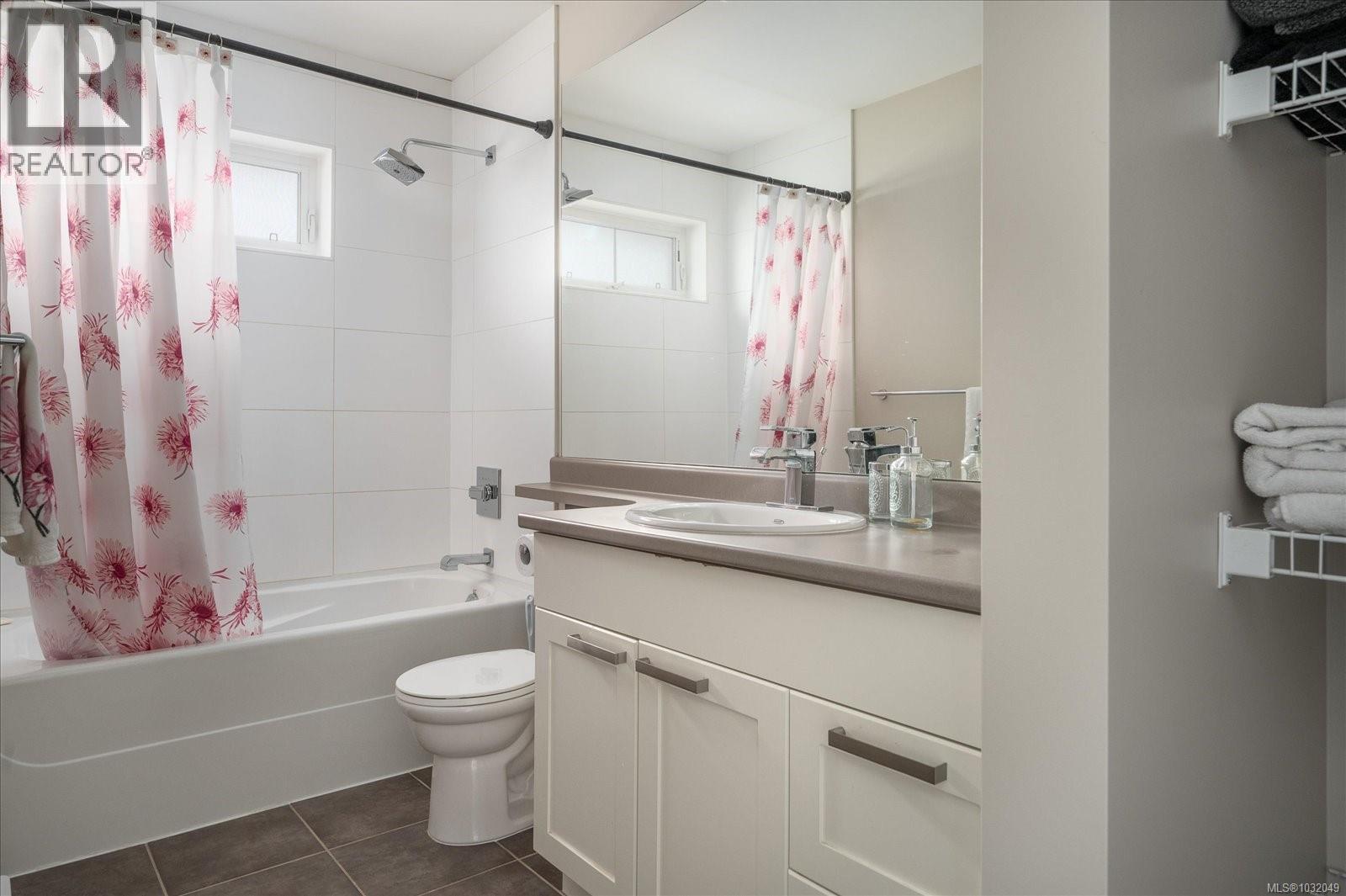 #101 50 MILL ST - 33