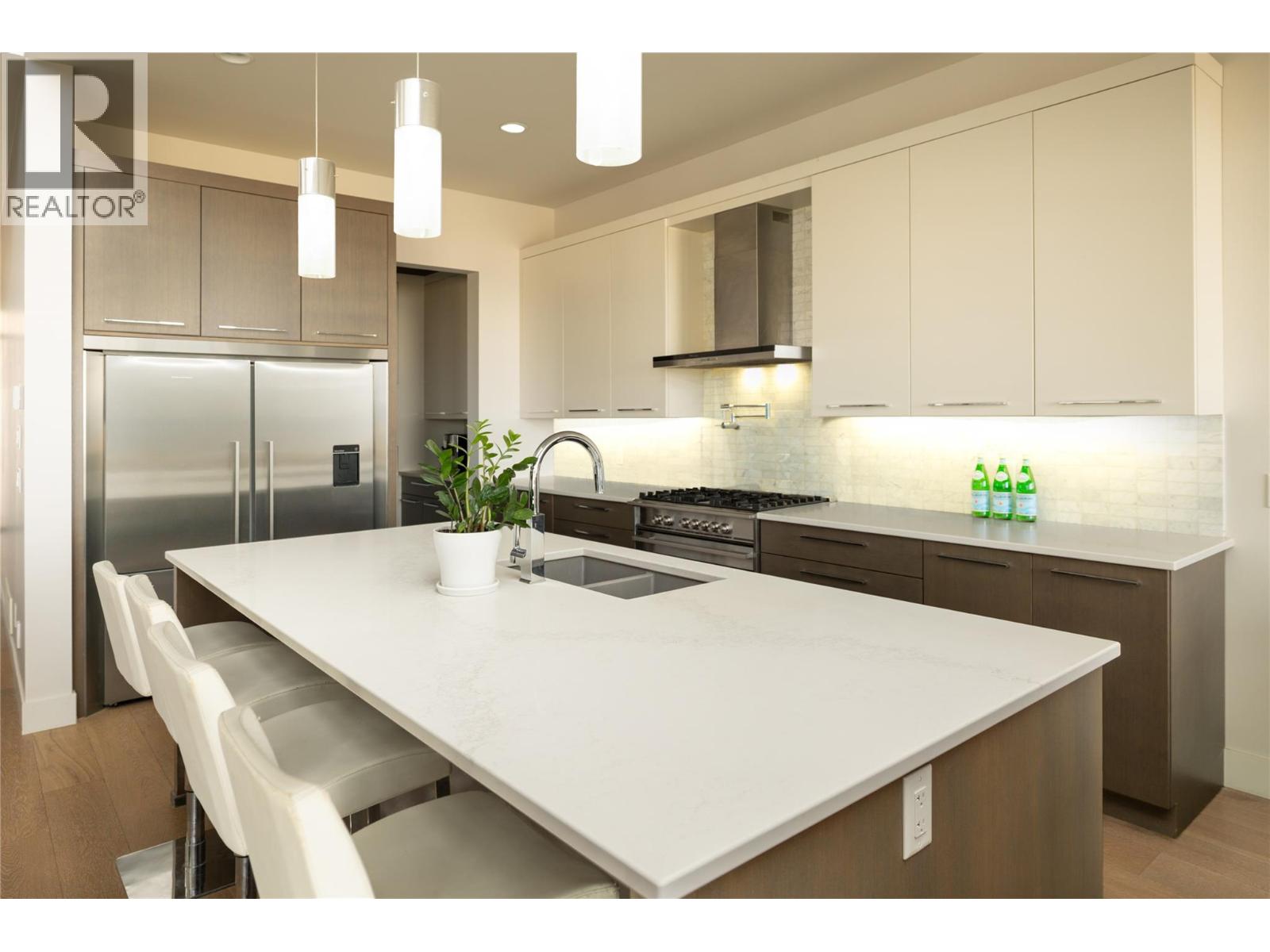 1130 Ledgeview Court, Kelowna