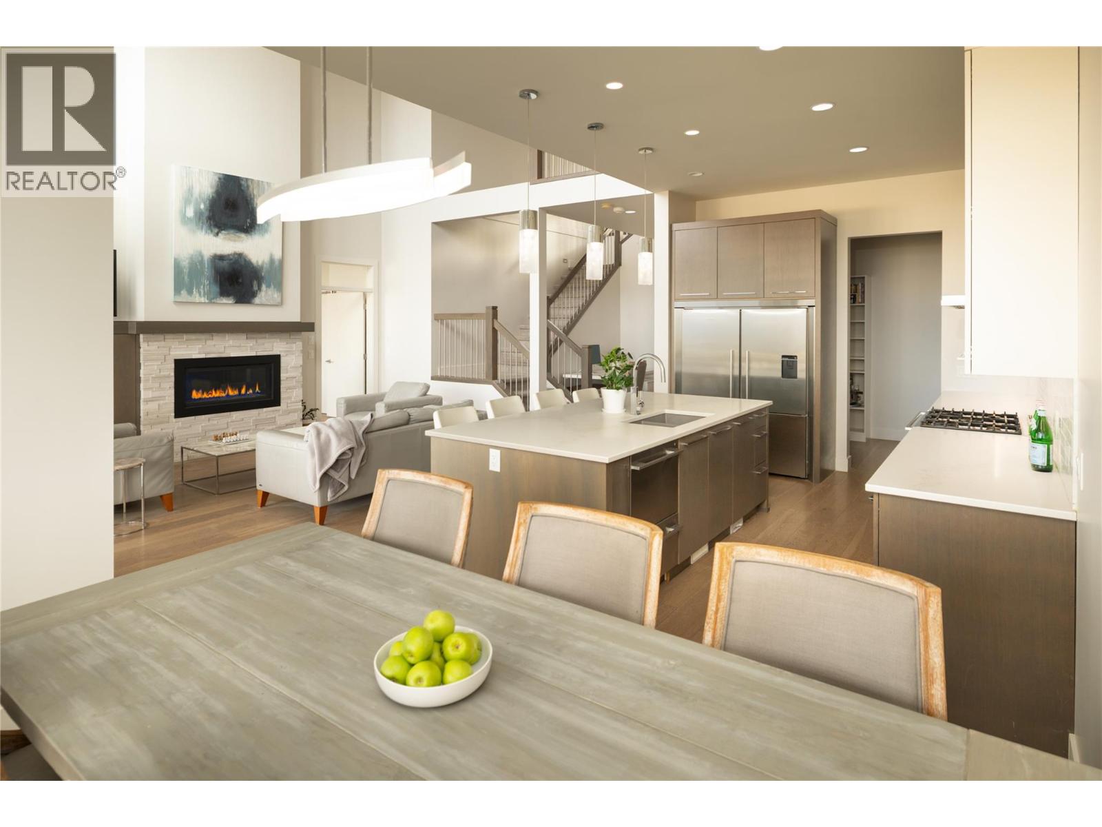 1130 Ledgeview Court, Kelowna