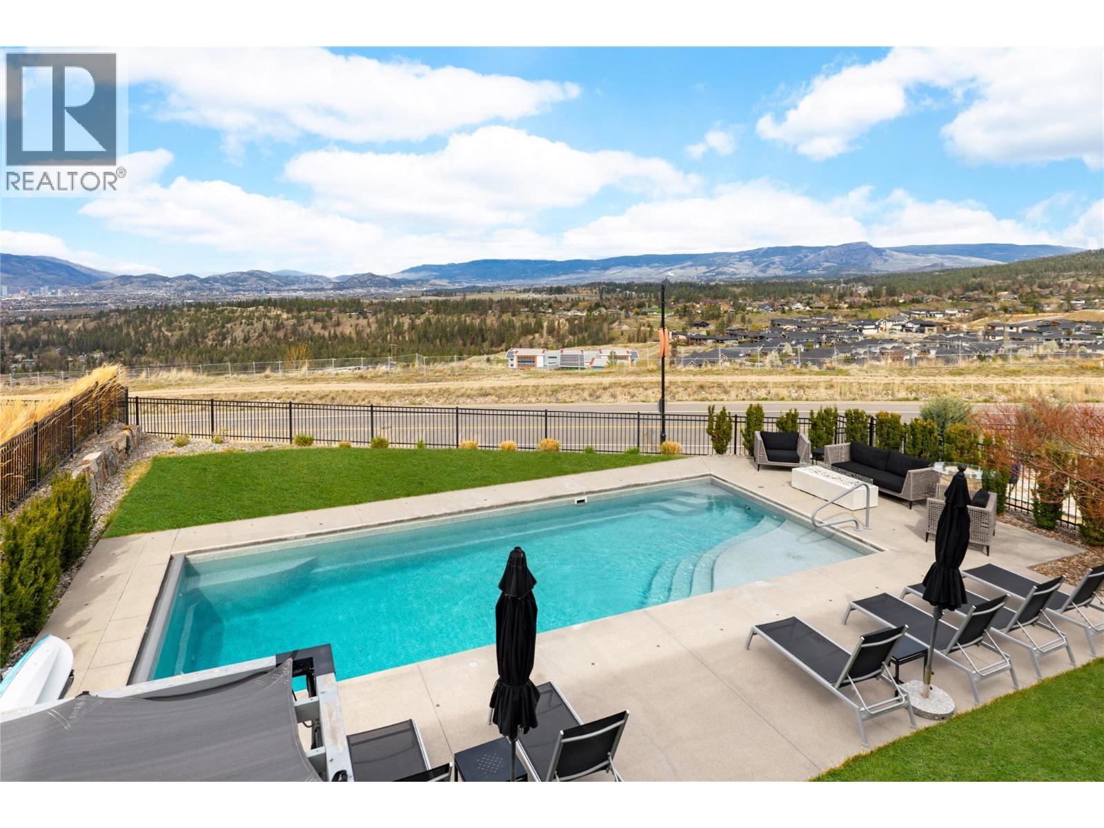 1130 Ledgeview Court, Kelowna