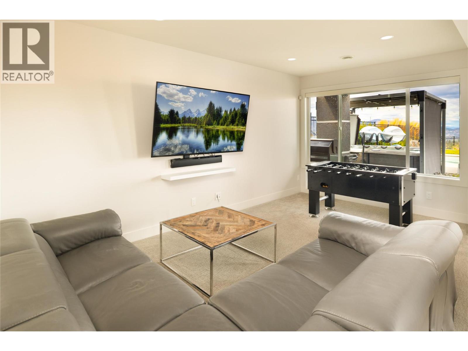 1130 Ledgeview Court, Kelowna