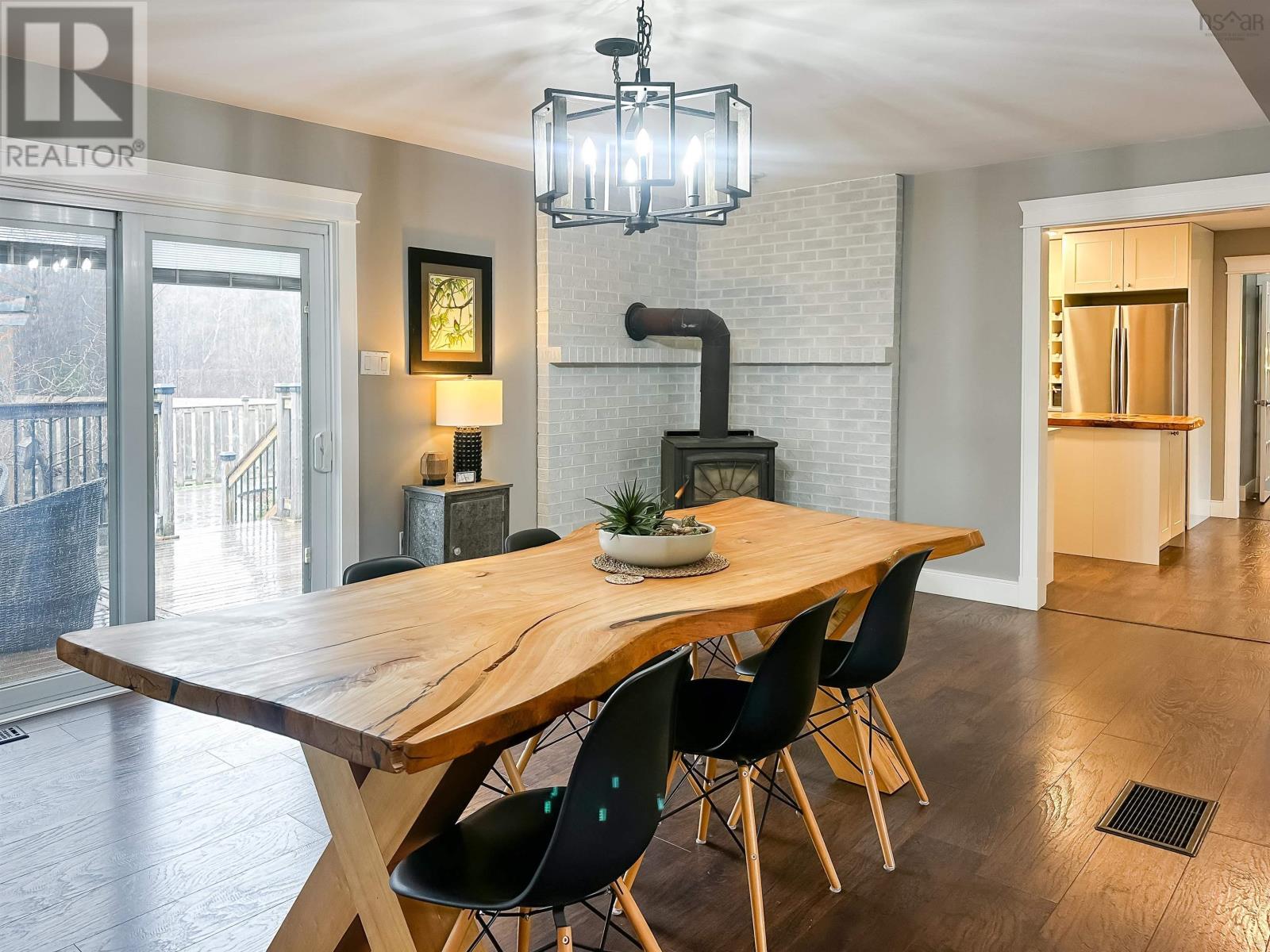 Property 10 of 48 of 690 Maple Street