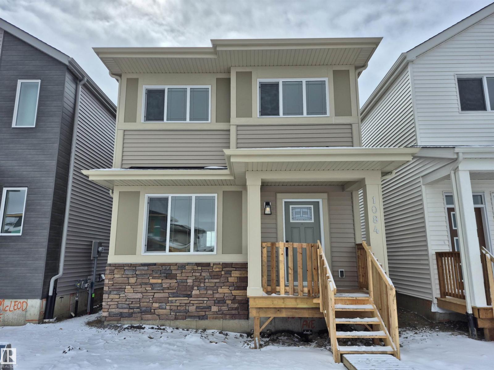 1084 MCLEOD AV - 1