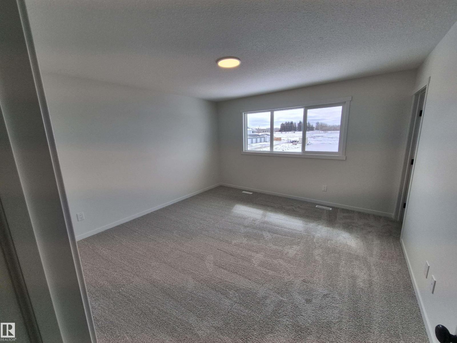 1084 MCLEOD AV - 11