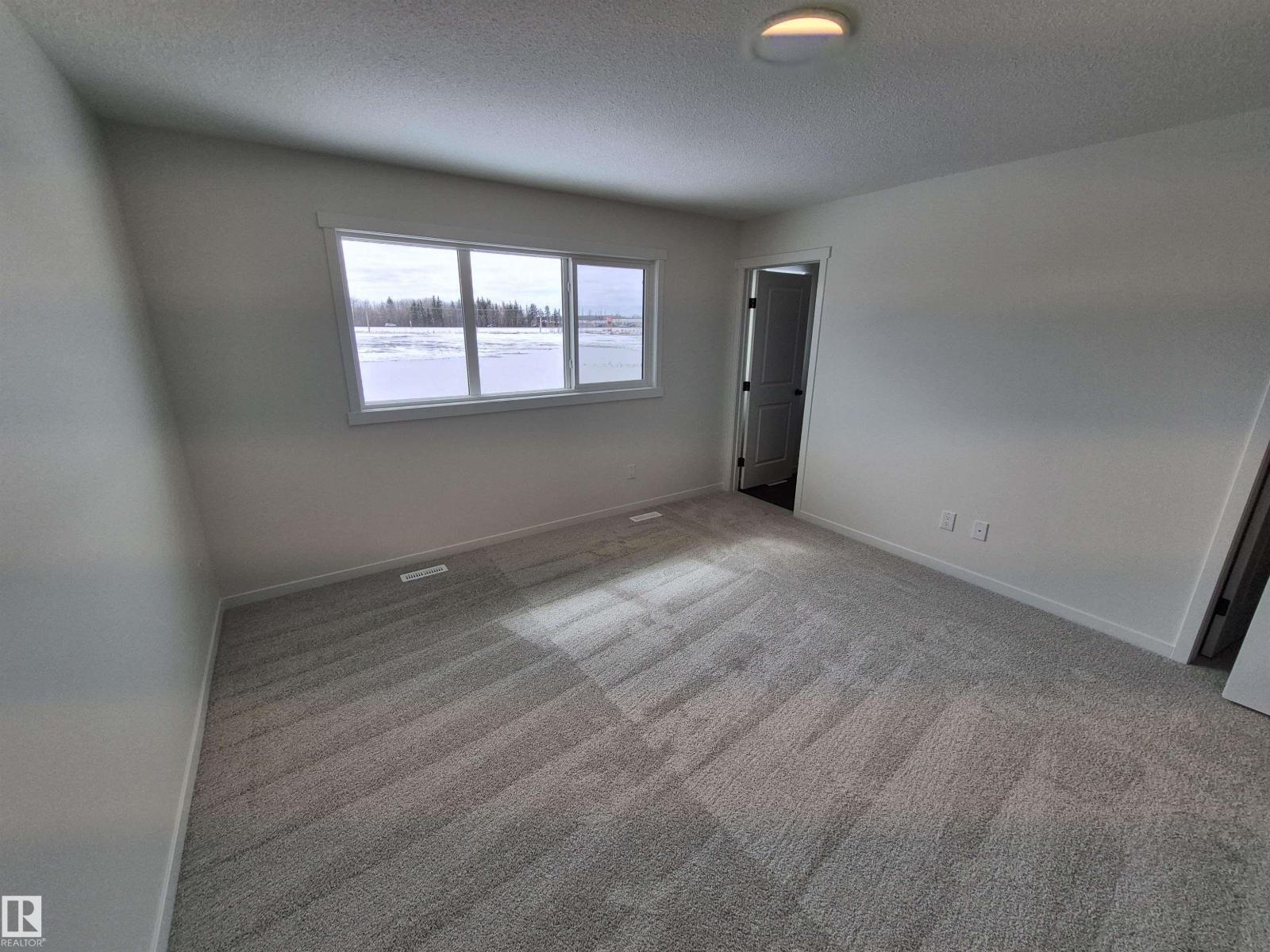 1084 MCLEOD AV - 12