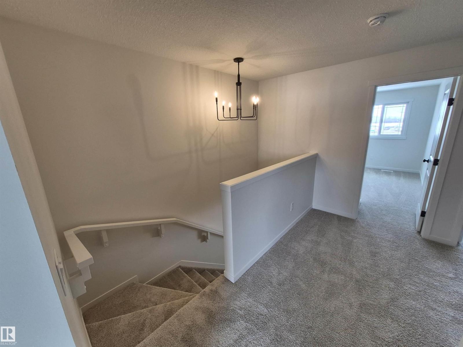 1084 MCLEOD AV - 17