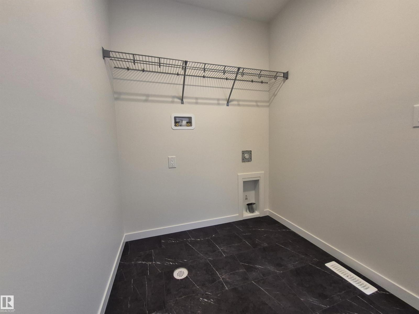 1084 MCLEOD AV - 19