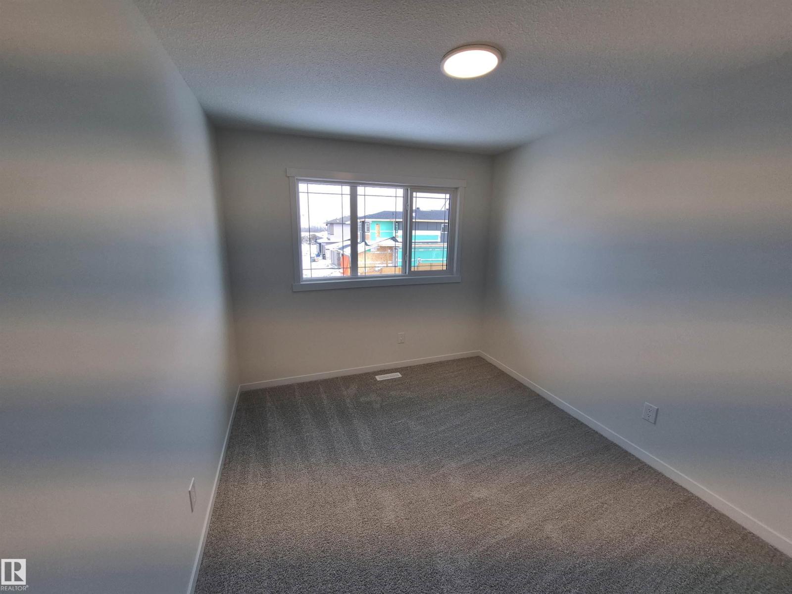 1084 MCLEOD AV - 20
