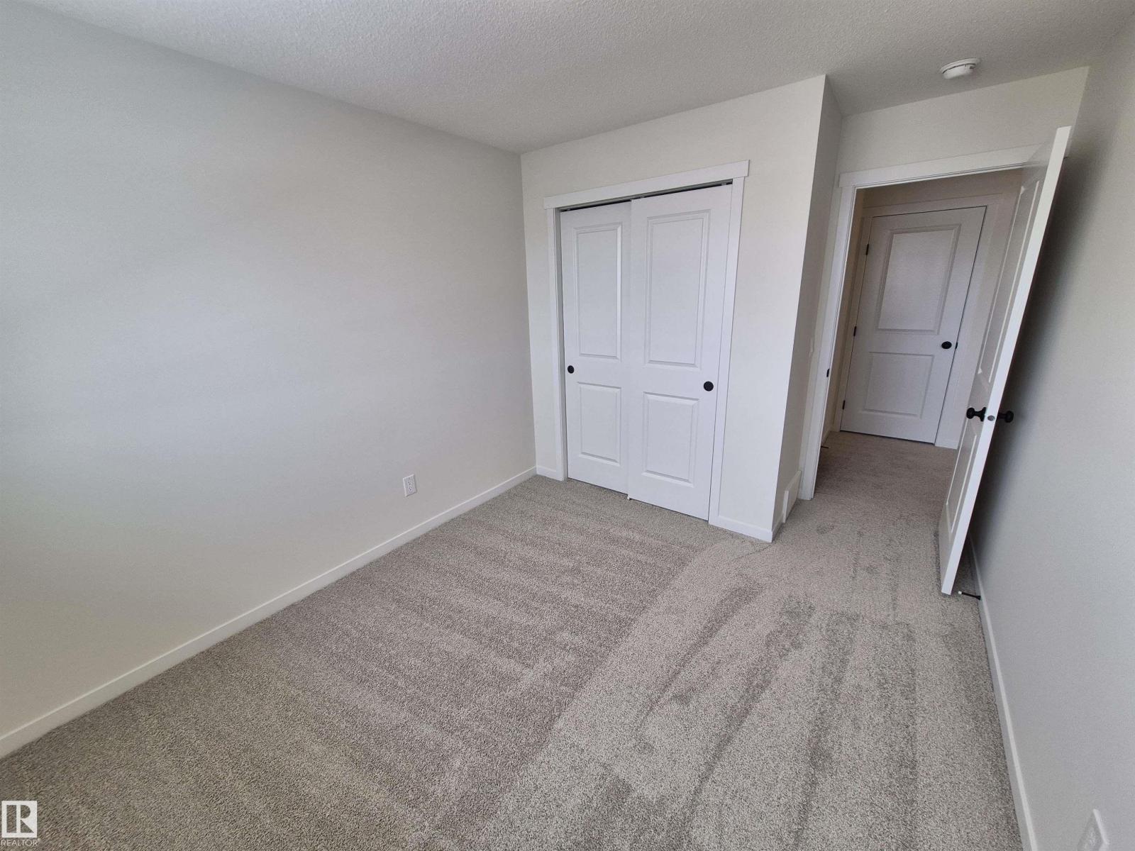 1084 MCLEOD AV - 21
