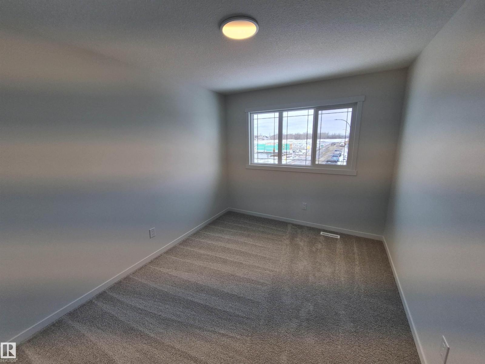 1084 MCLEOD AV - 22