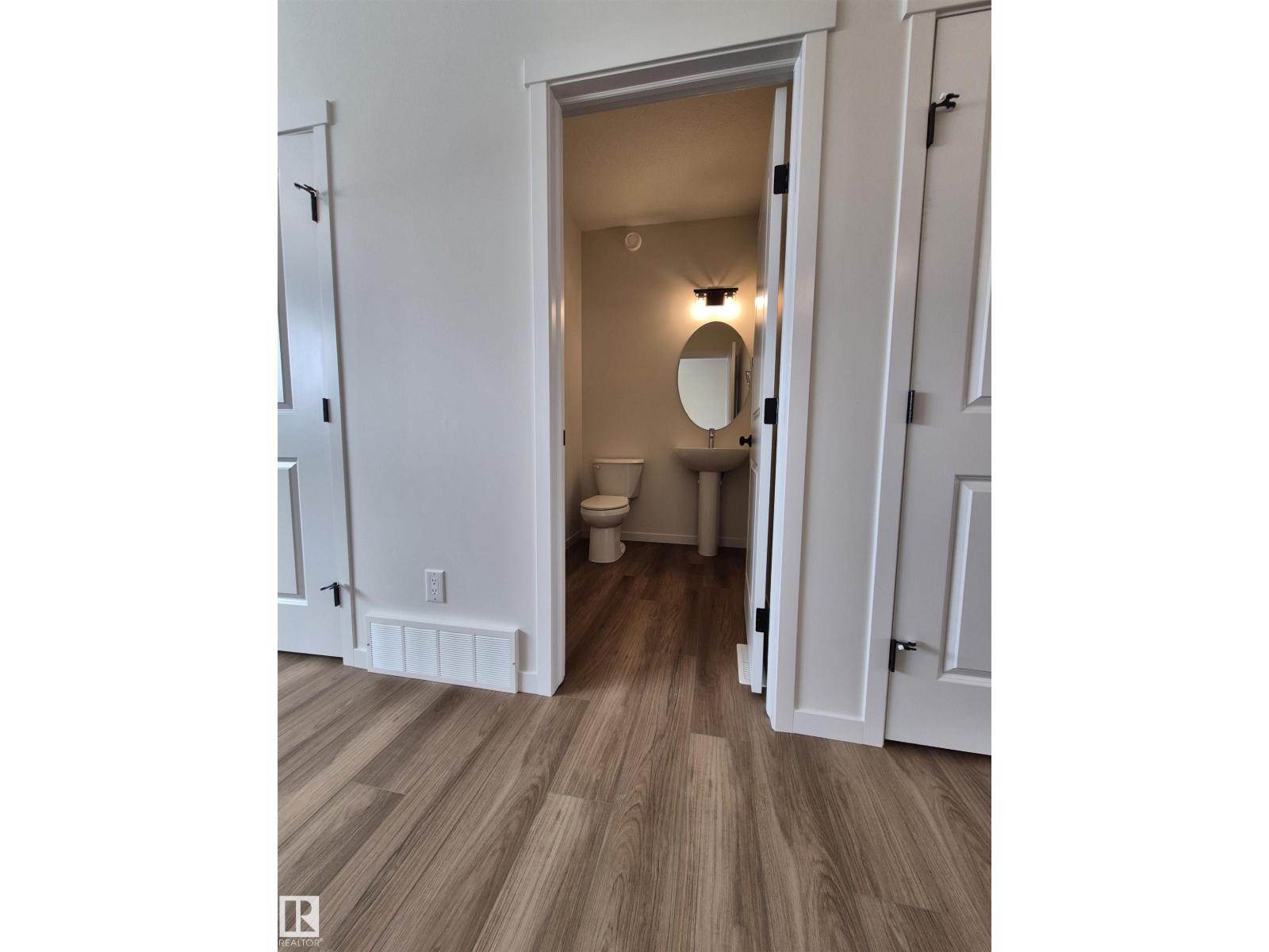 1084 MCLEOD AV - 5