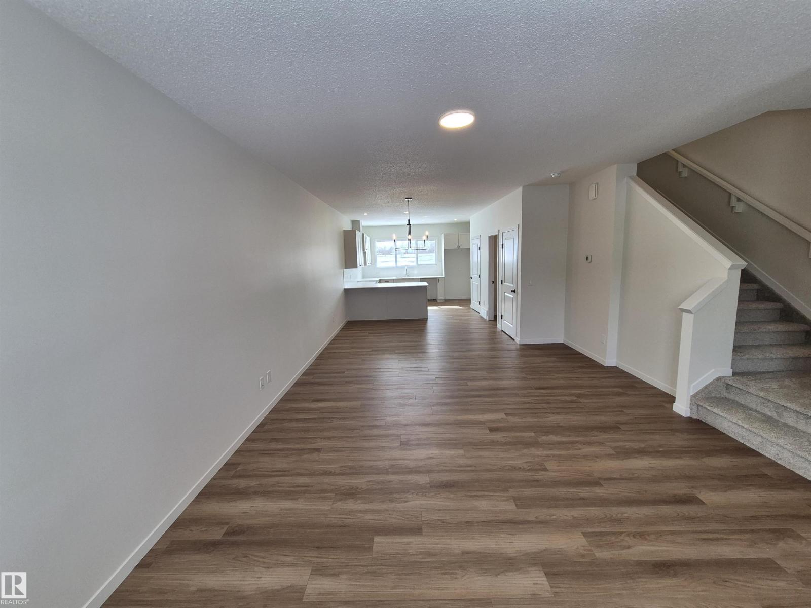 1084 MCLEOD AV - 9