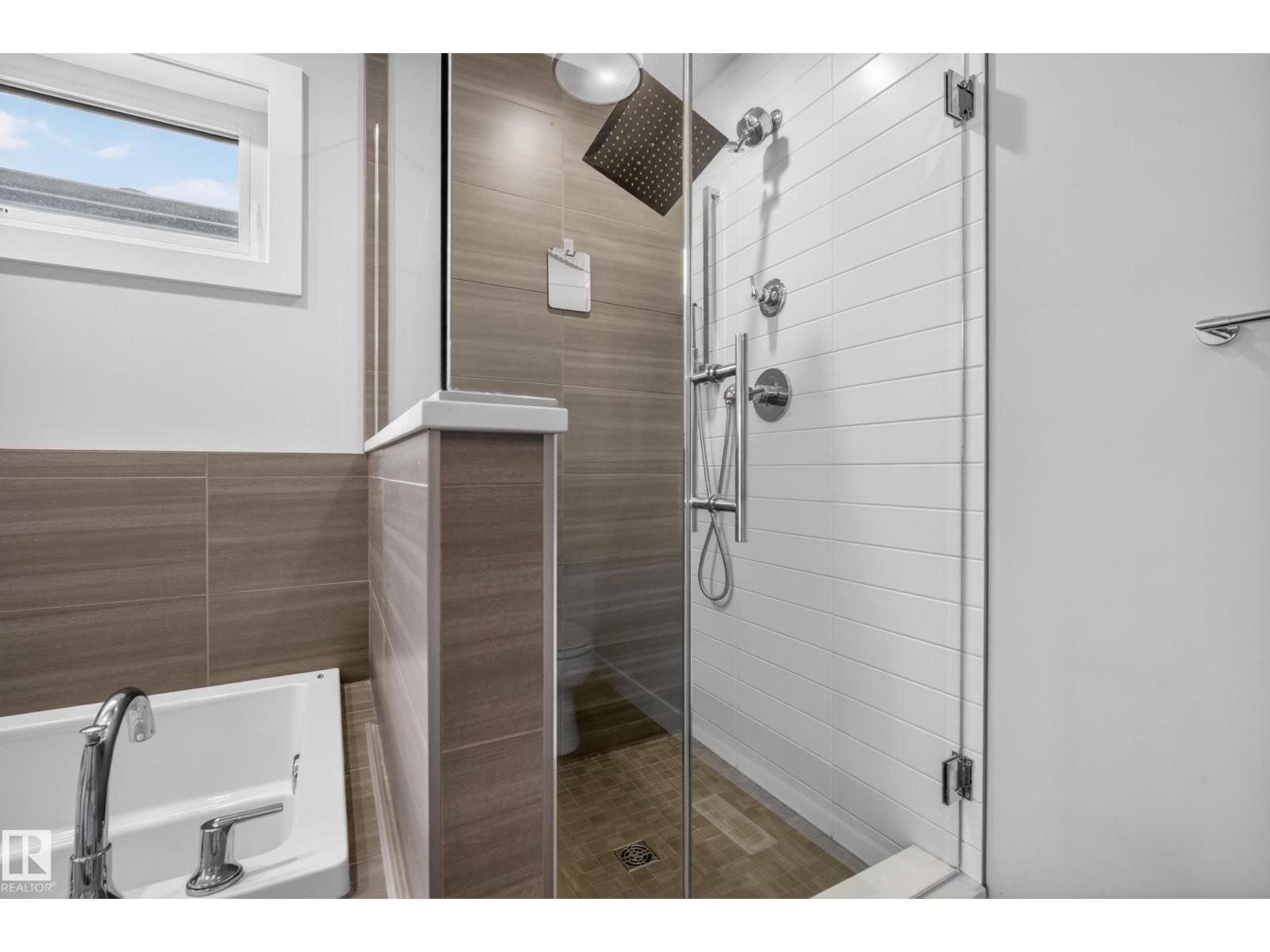 10115 83 ST NW - 18