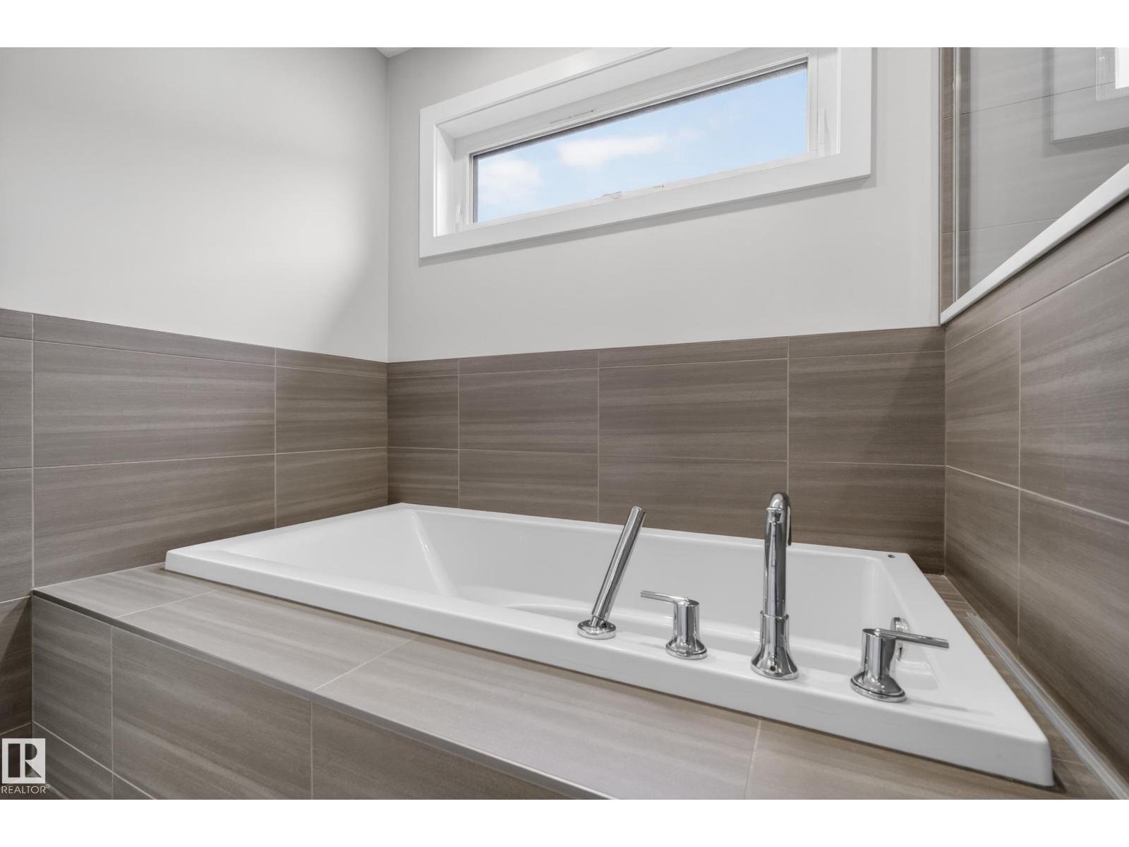 10115 83 ST NW - 19