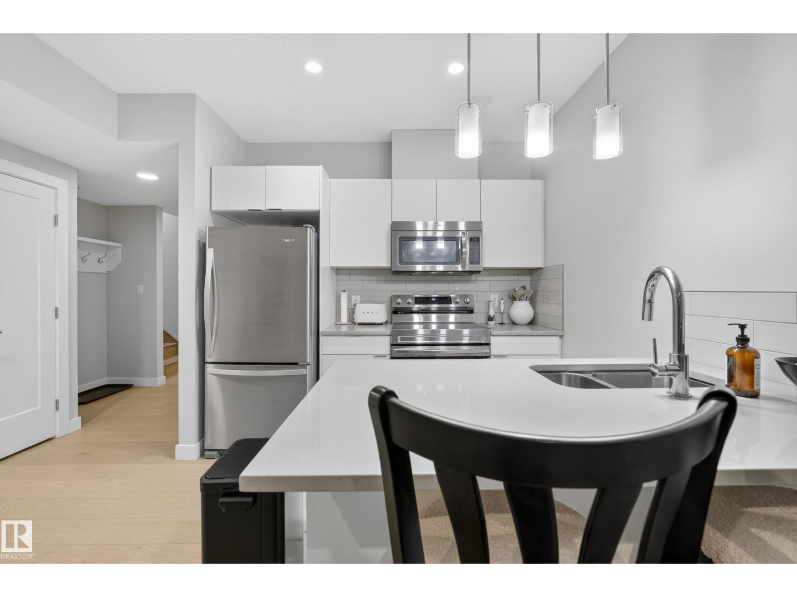 10115 83 ST NW - 32