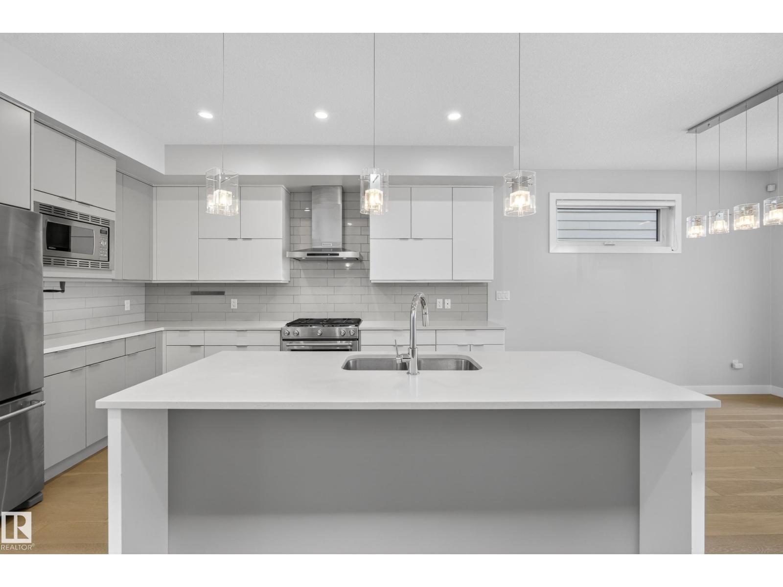 10115 83 ST NW - 5