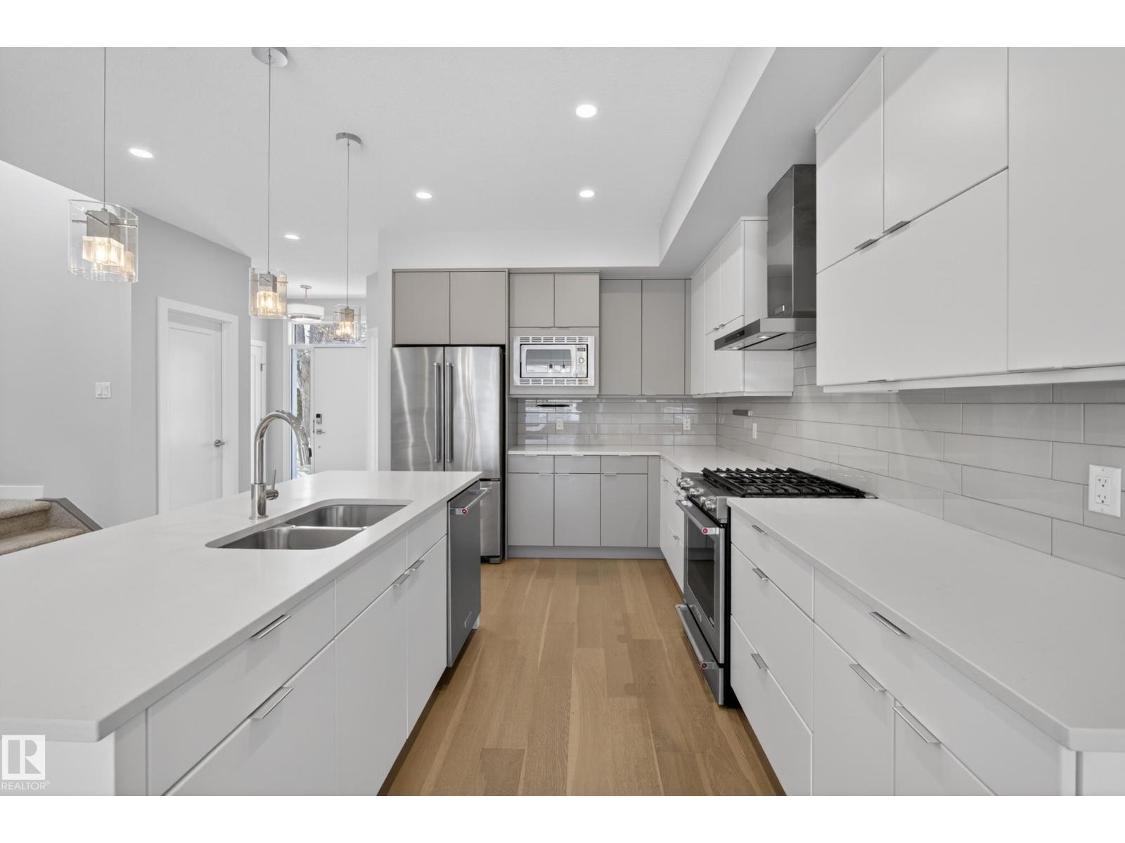 10115 83 ST NW - 7