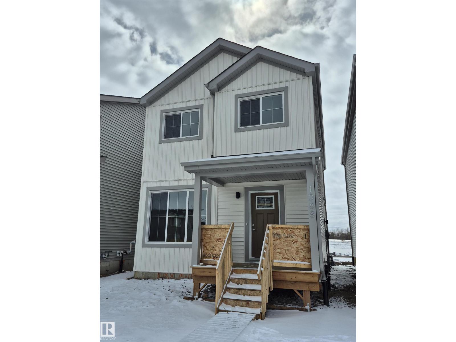 1088 MCLEOD AV - 1