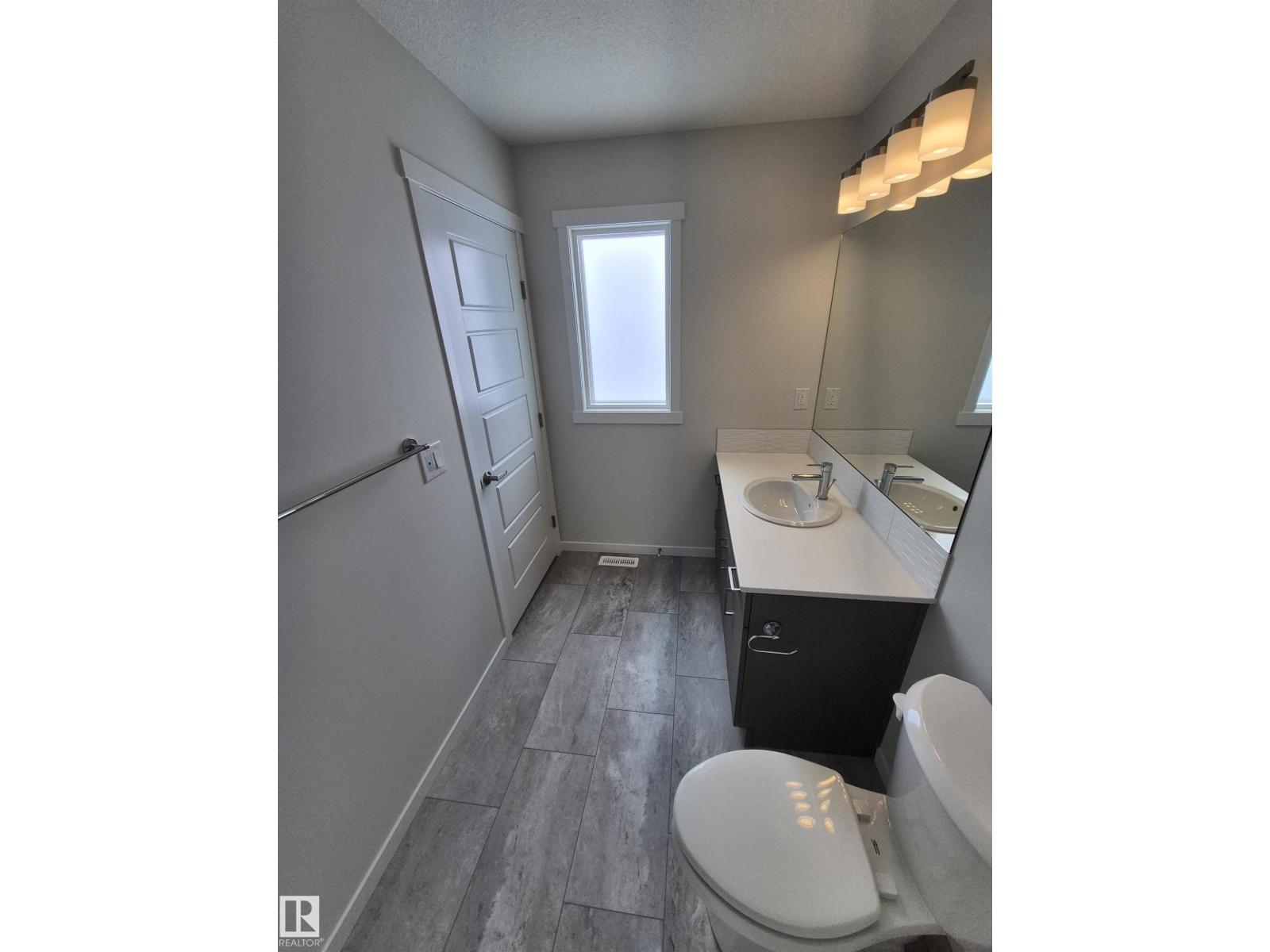 1088 MCLEOD AV - 14