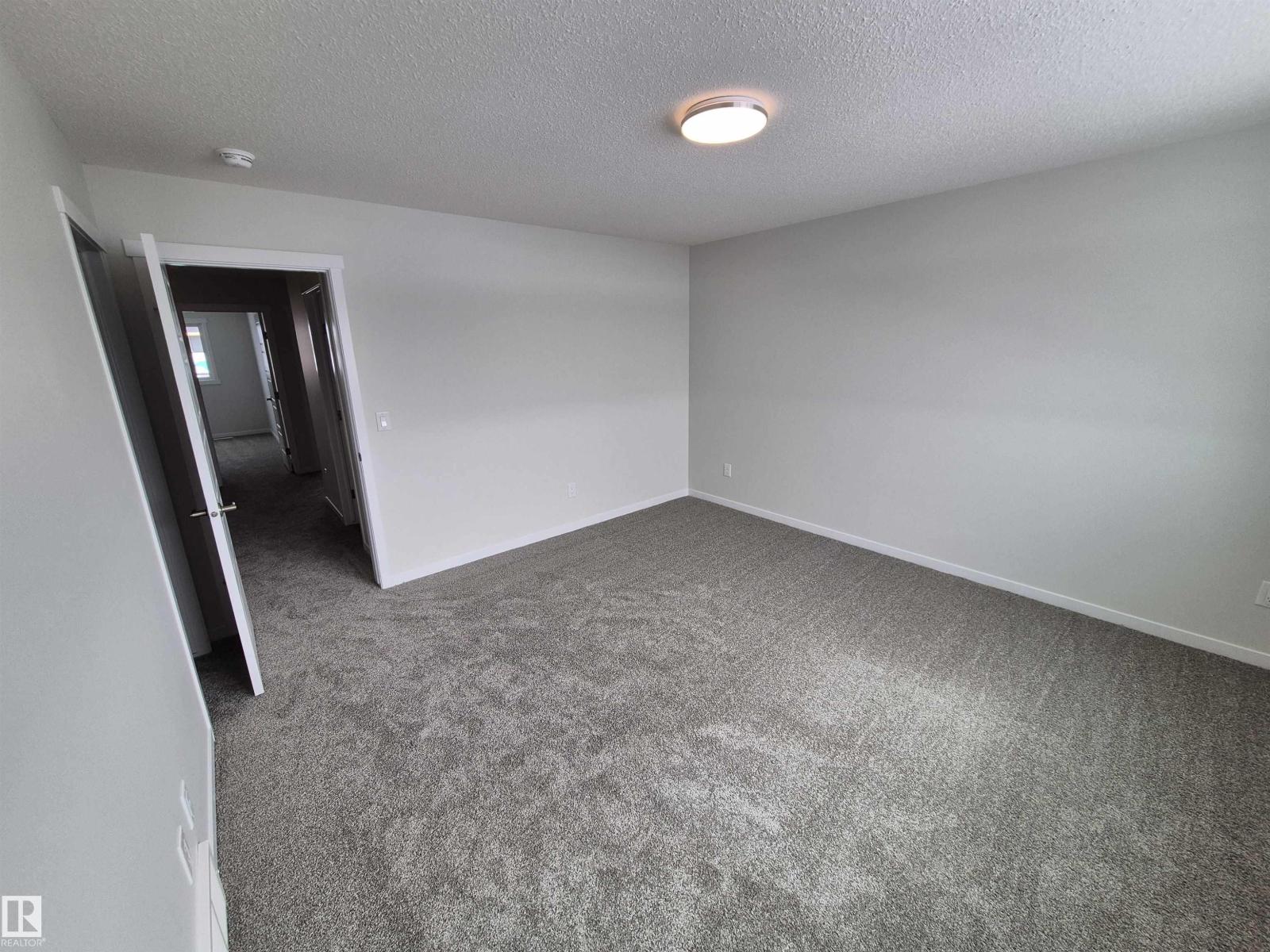 1088 MCLEOD AV - 16