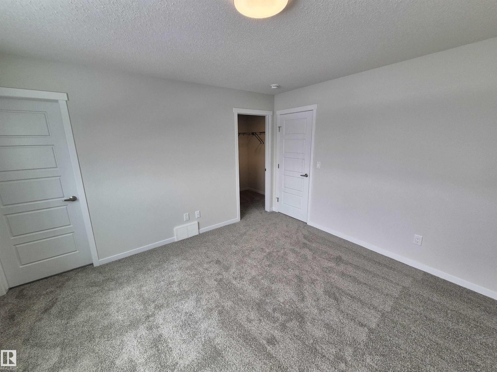 1088 MCLEOD AV - 17