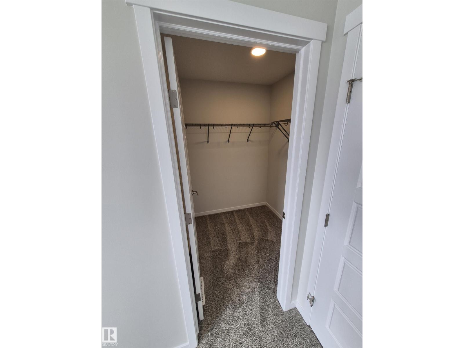 1088 MCLEOD AV - 18