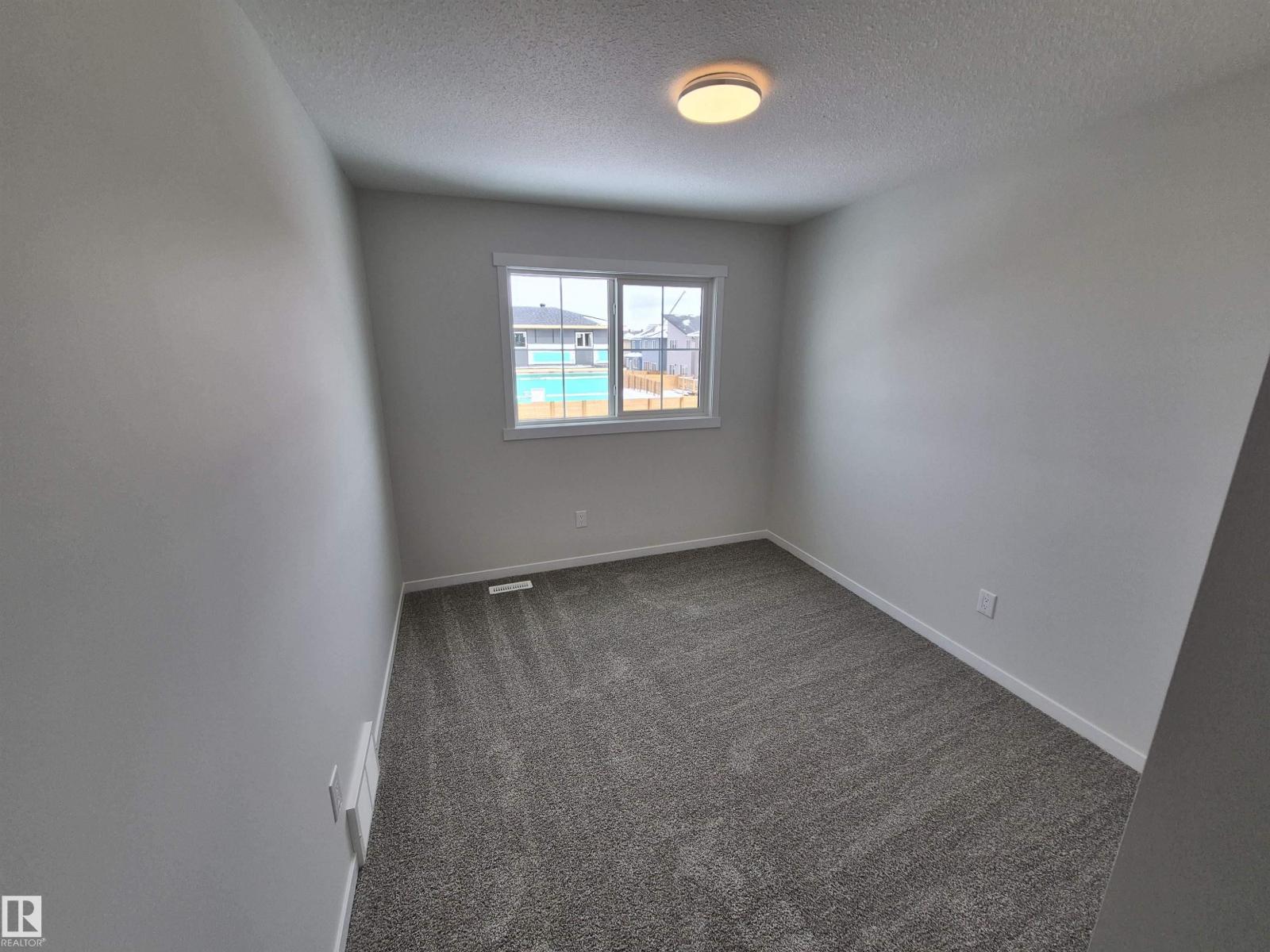 1088 MCLEOD AV - 24