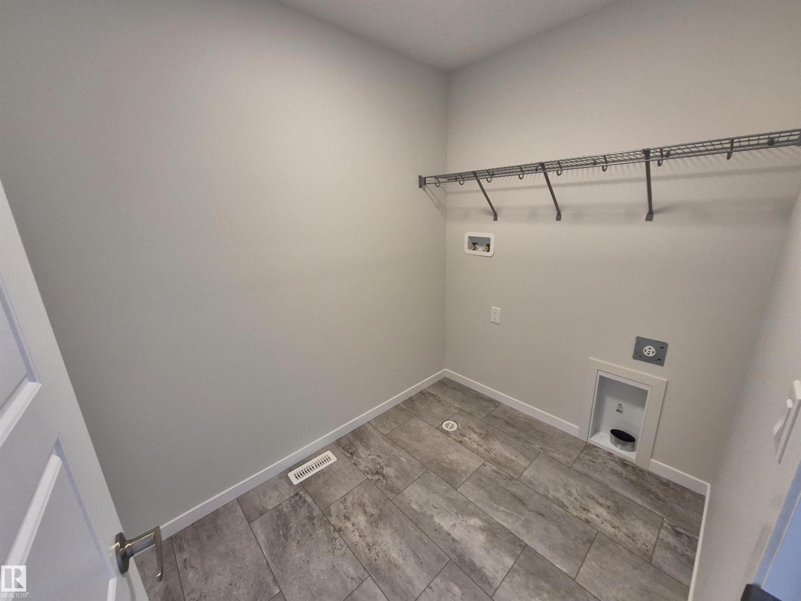 1088 MCLEOD AV - 26