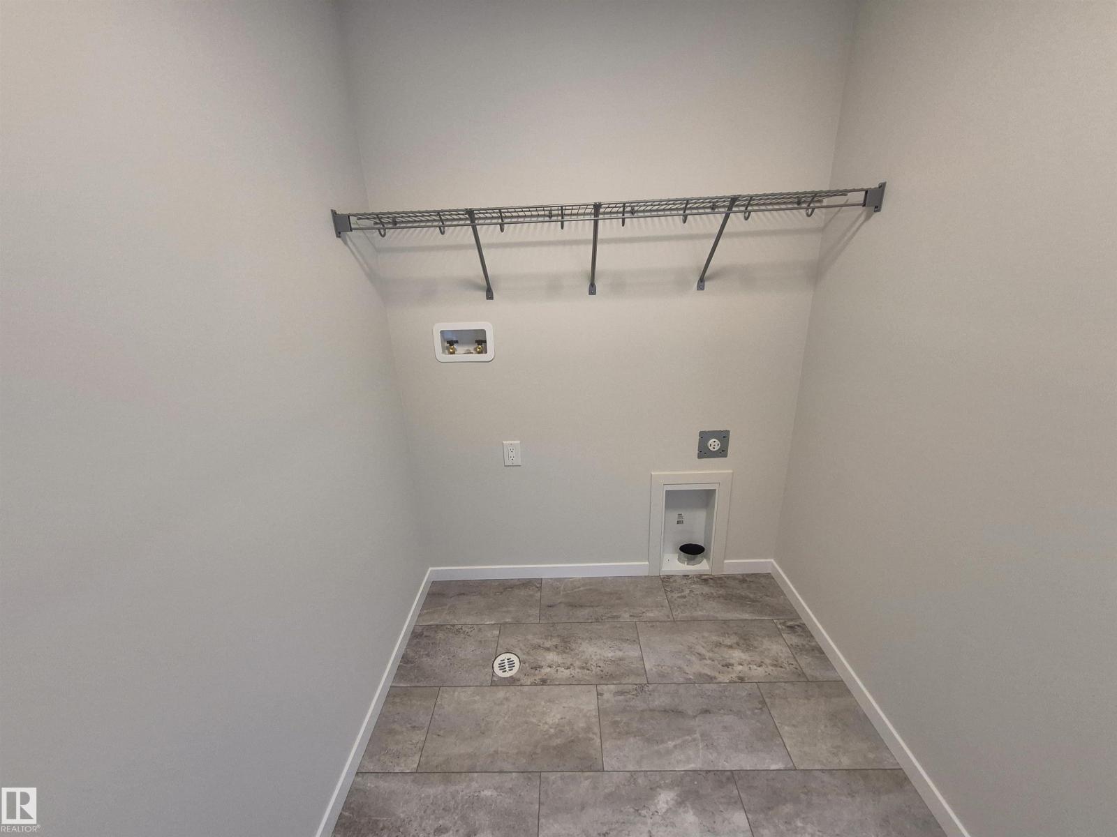1088 MCLEOD AV - 27