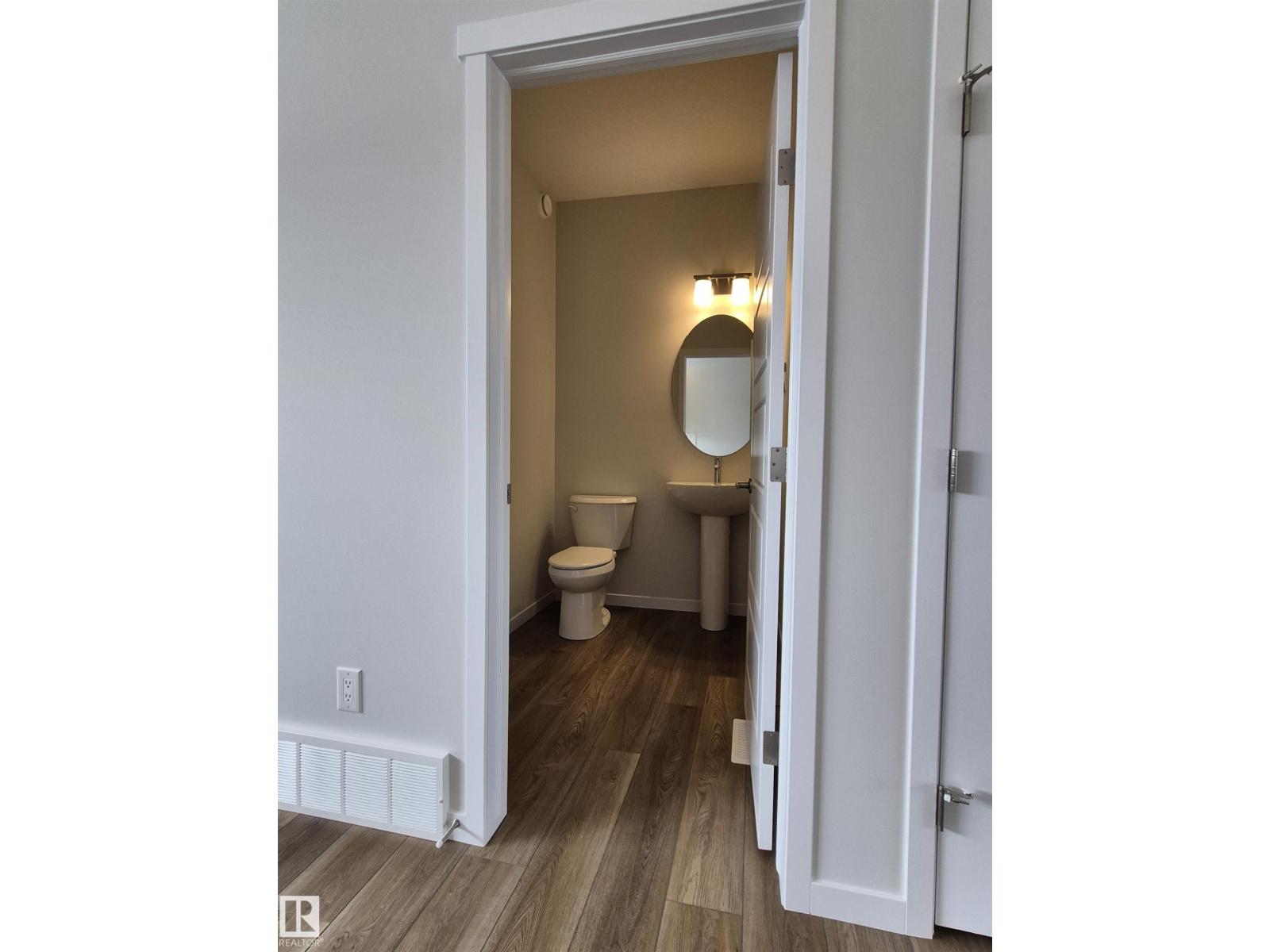 1088 MCLEOD AV - 5