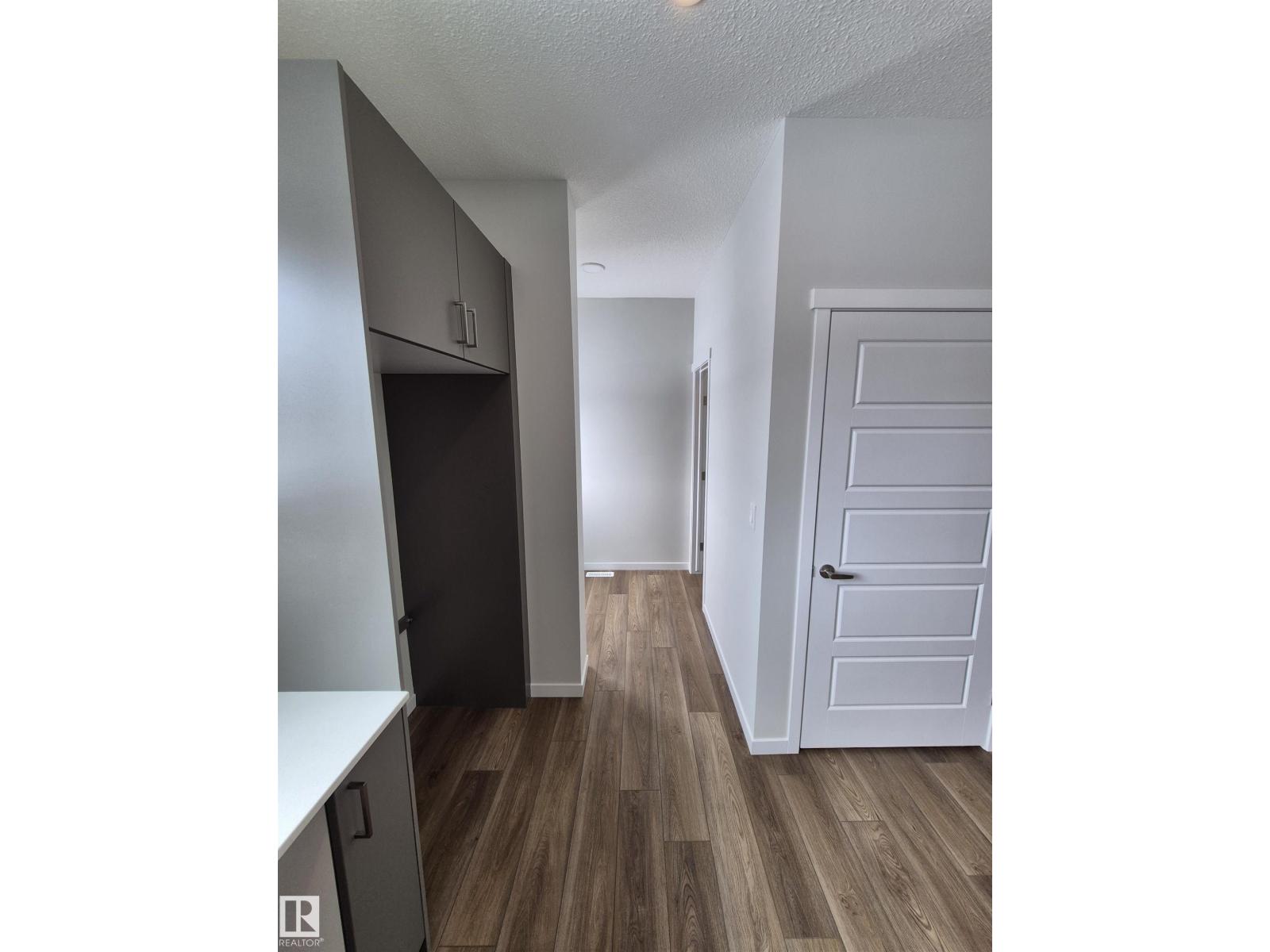 1088 MCLEOD AV - 9