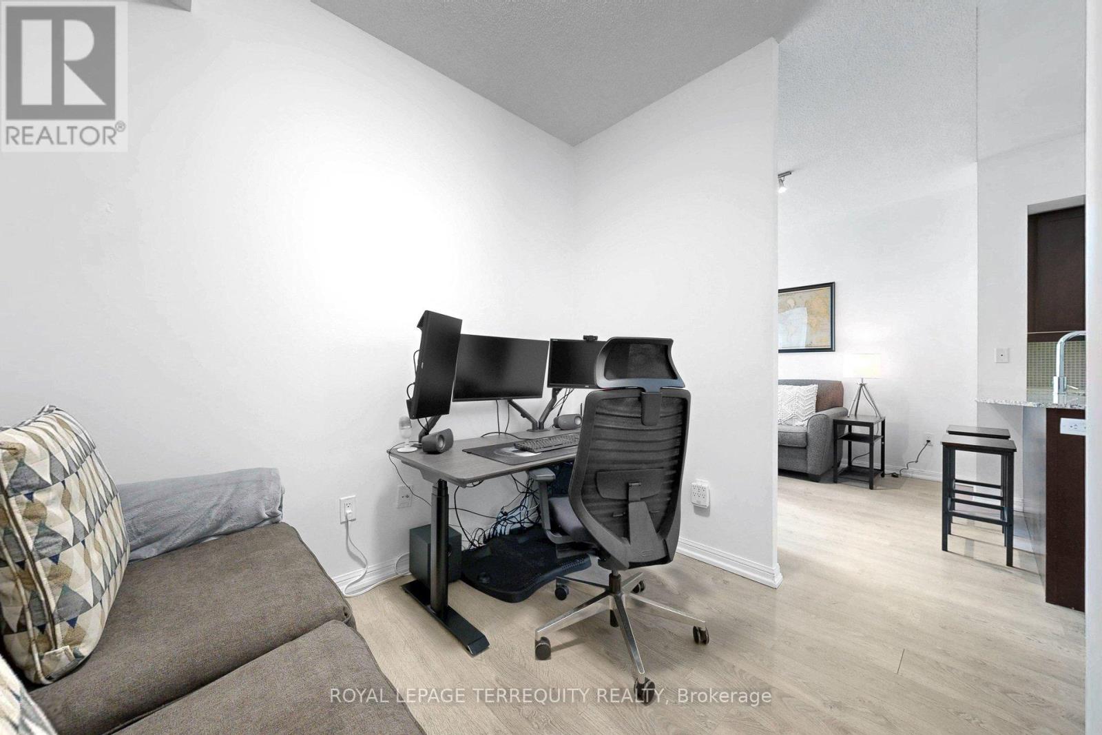 #1611 75 EAST LIBERTY STREET - 18