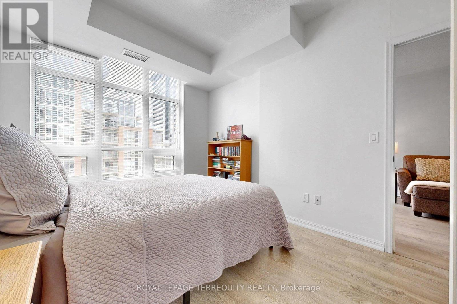 #1611 75 EAST LIBERTY STREET - 23