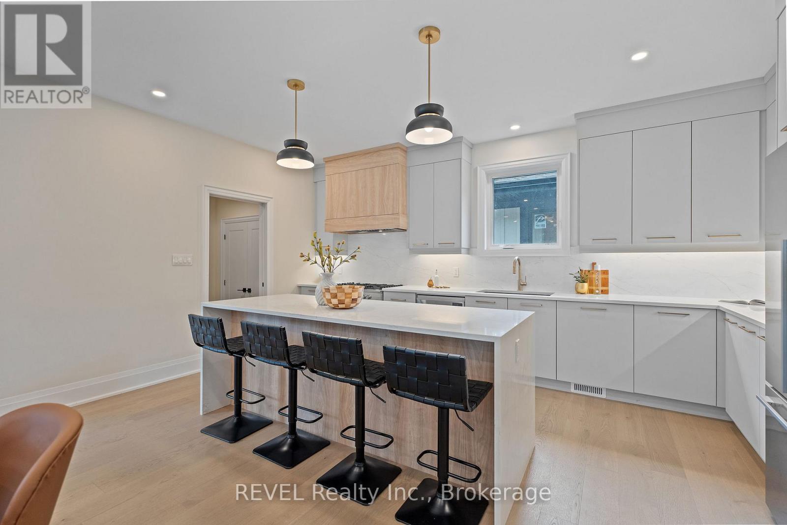 11 ACCURSI CRESCENT - 14