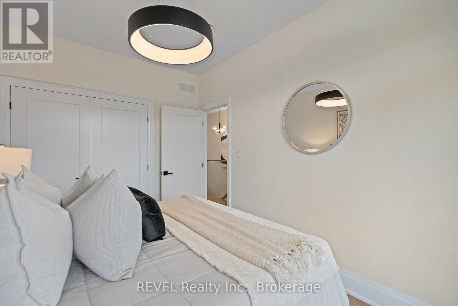 11 ACCURSI CRESCENT - 32