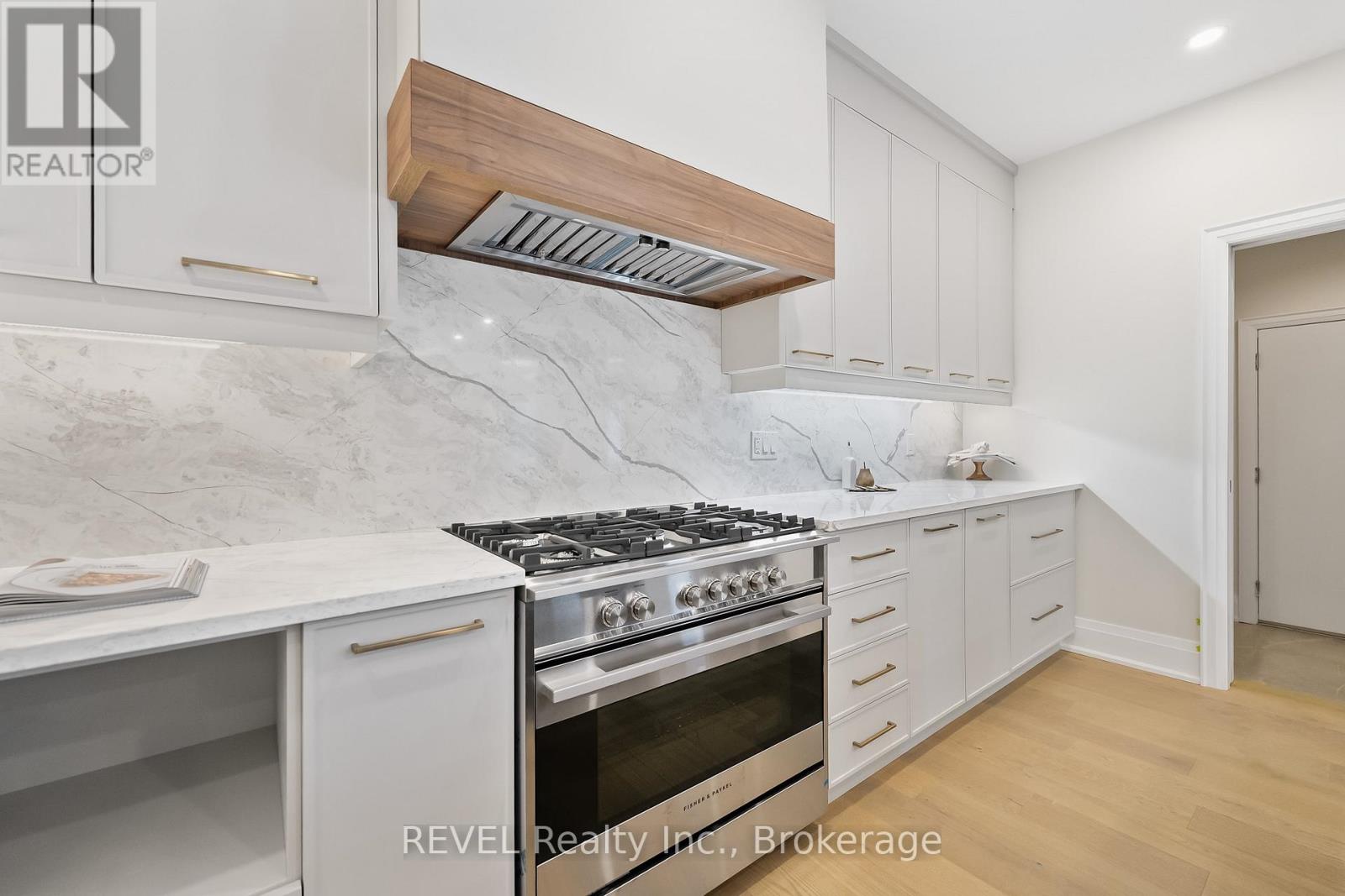 8 ACCURSI CRESCENT - 14
