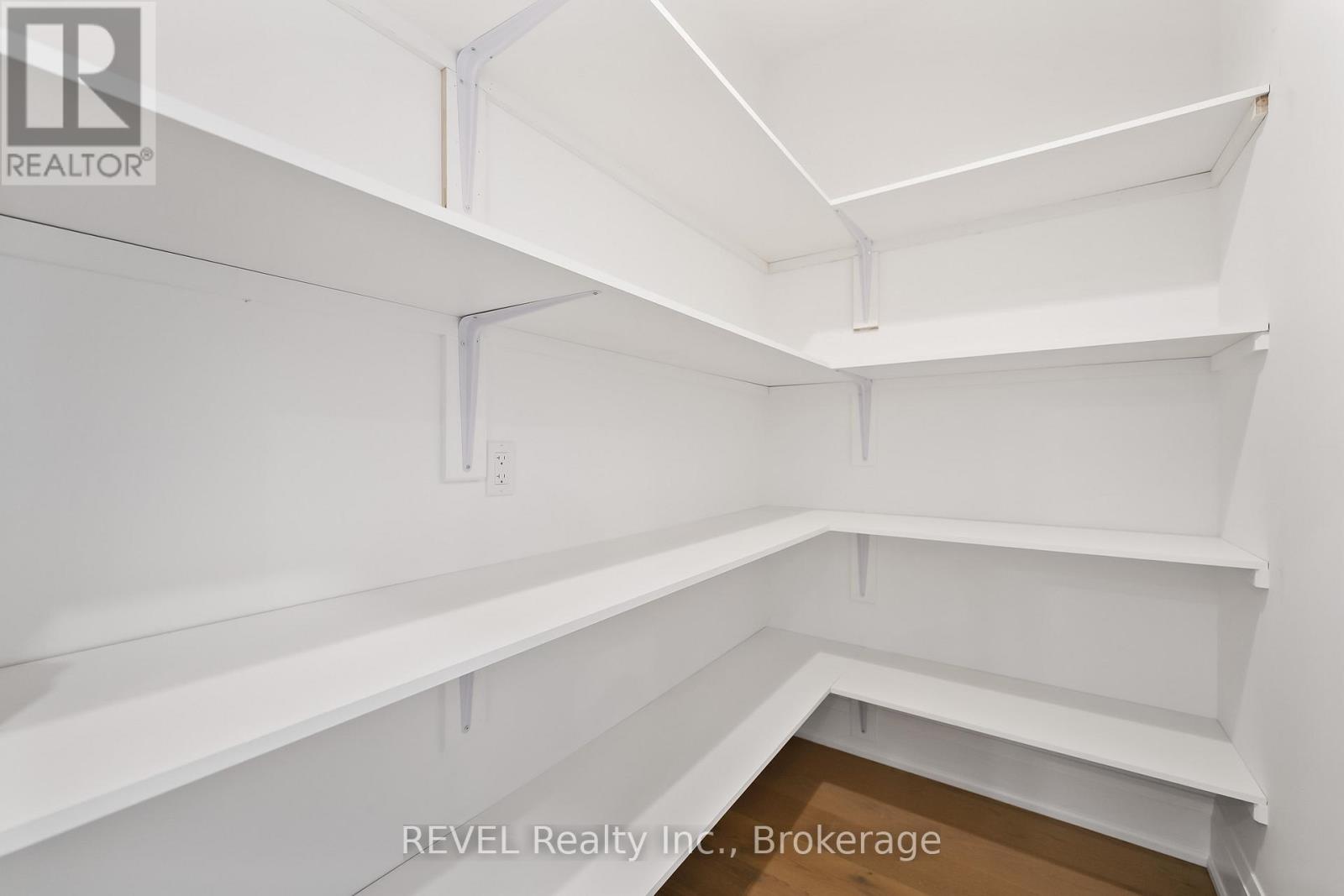 8 ACCURSI CRESCENT - 17