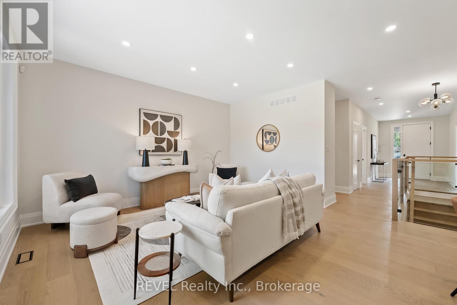 8 ACCURSI CRESCENT - 23