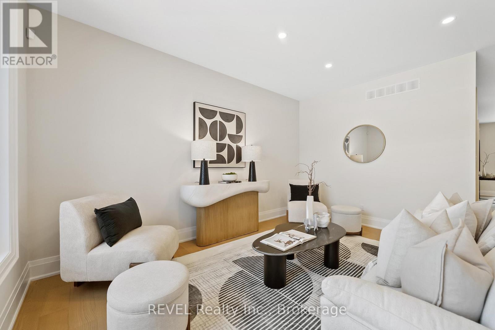 8 ACCURSI CRESCENT - 24