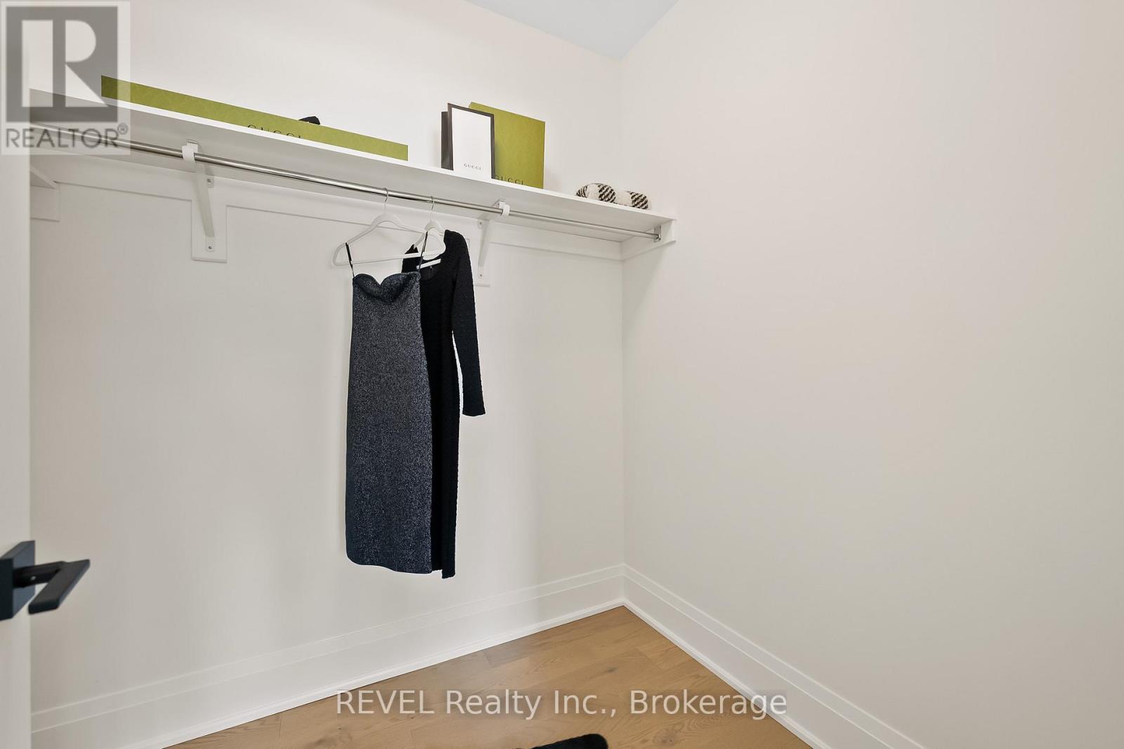 8 ACCURSI CRESCENT - 30