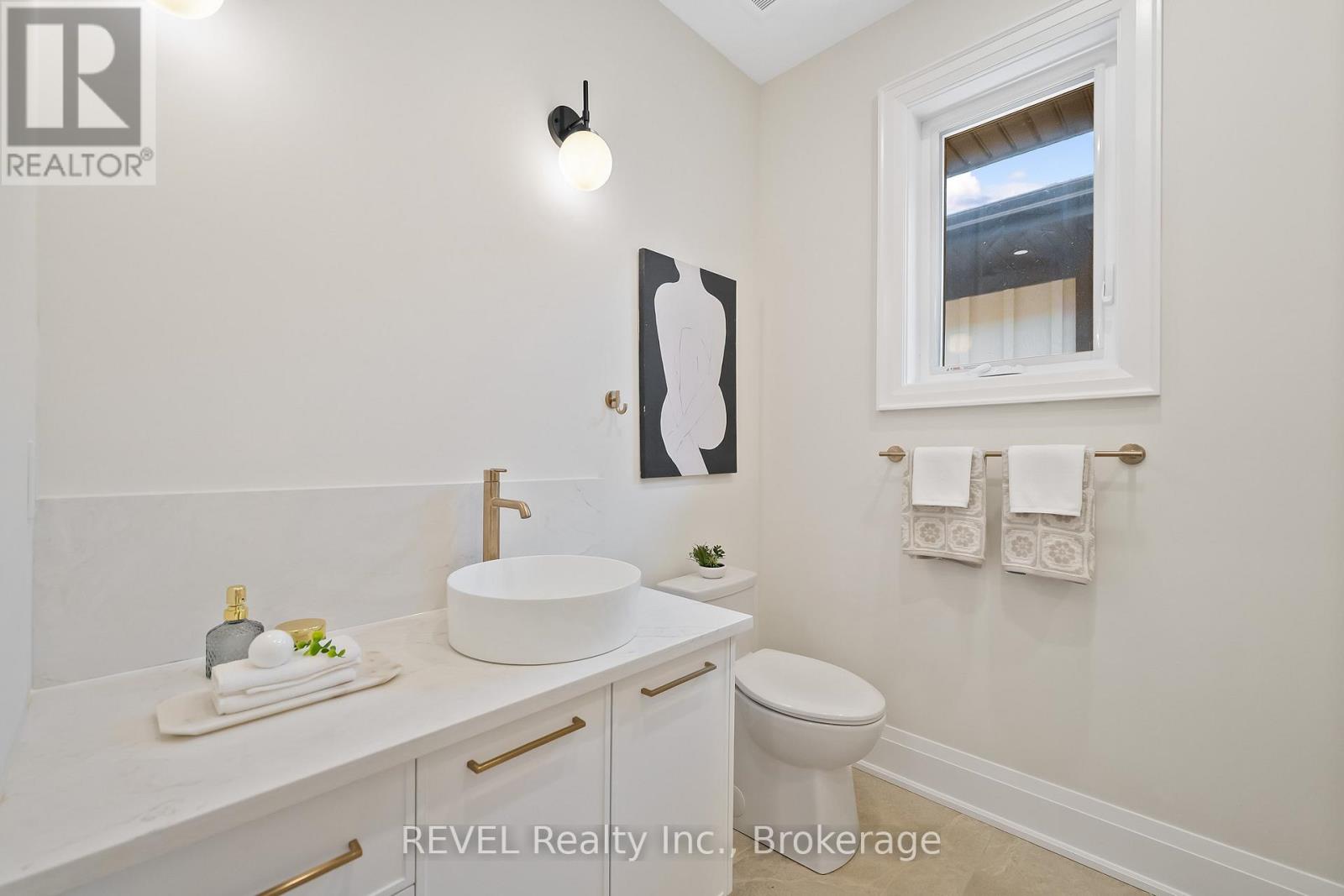 8 ACCURSI CRESCENT - 34