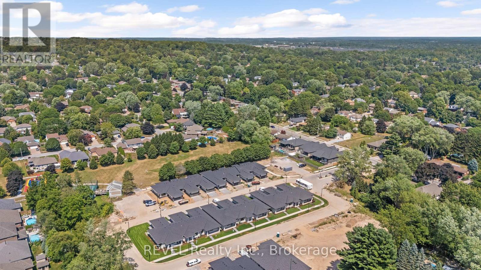 8 ACCURSI CRESCENT - 43
