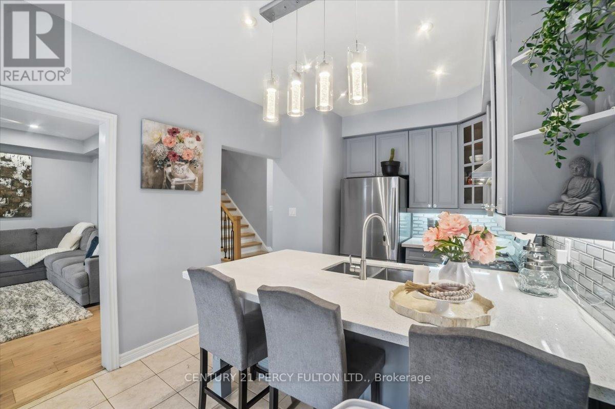67 Kenilworth Cres - Eat in Kitchen