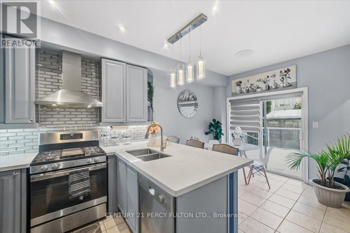 67 Kenilworth Cres - Eat in Kitchen