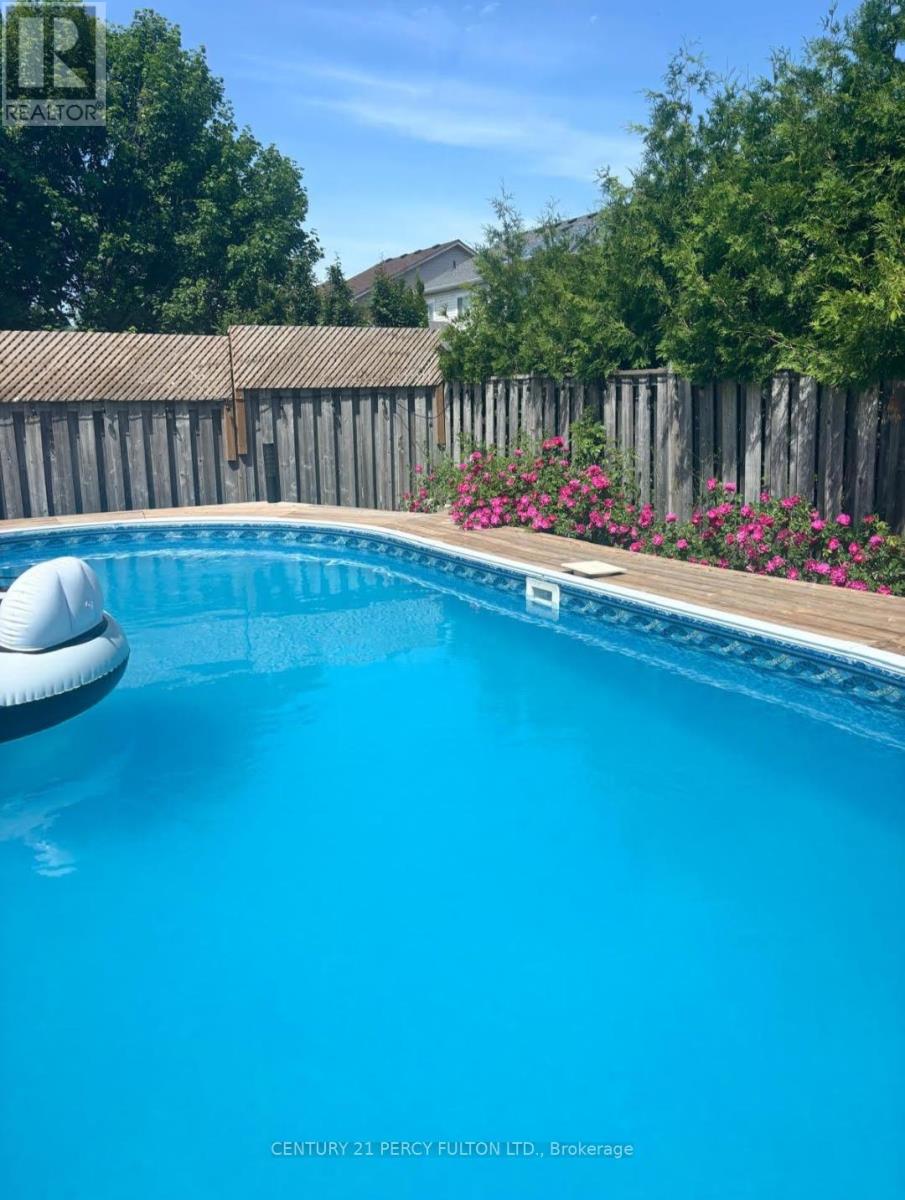 67 Kenilworth Cres - heated salt-water pool