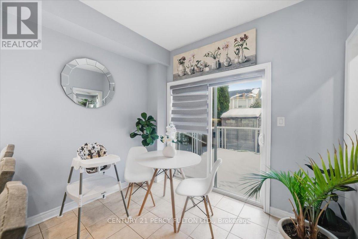 67 Kenilworth Cres - Eat in Kitchen