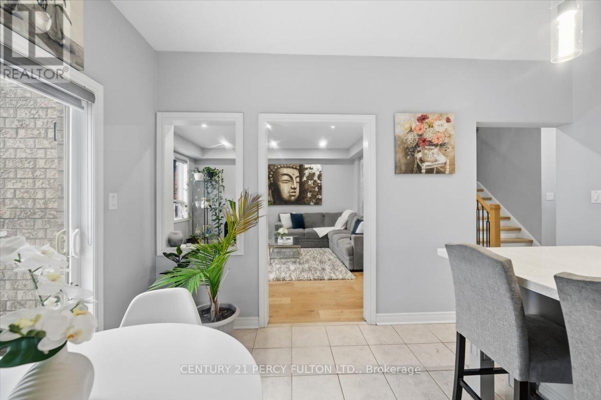 67 Kenilworth Cres - Eat in Kitchen
