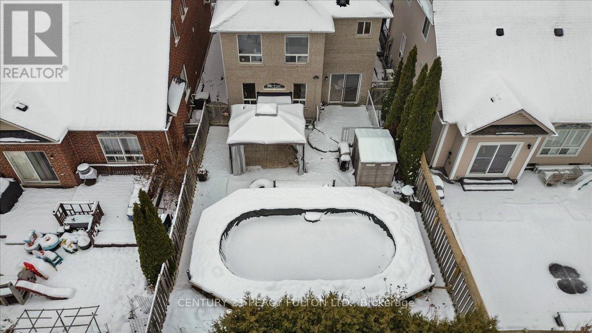 67 Kenilworth Cres - drone backyard