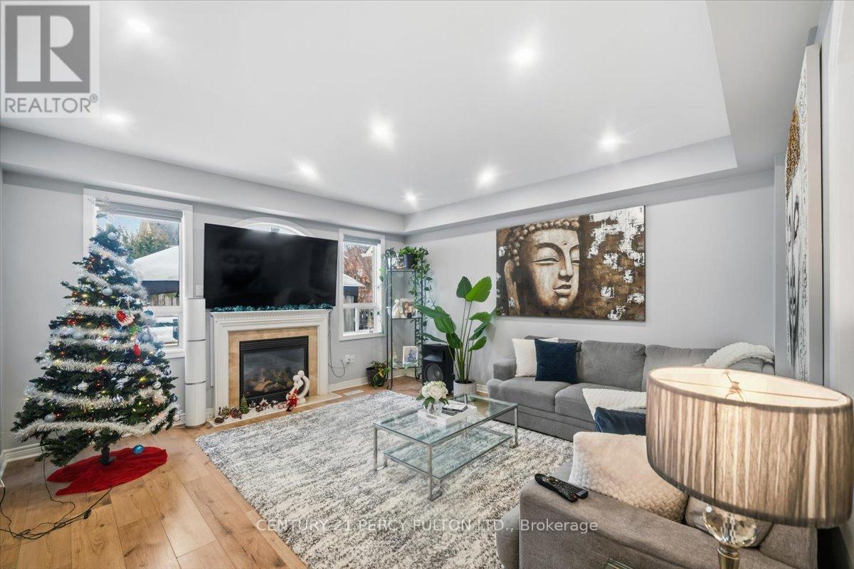 67 Kenilworth Cres - Family Room